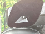 【エマージェンシーブレーキ】走行中に前方の車両等を認識し、衝突しそうな時は警報とブレーキで衝突回避と被害軽減をアシスト。より安全にドライブをお楽しみいただけます。