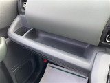 前席の収納スペースも十分ございます!常備しておきたいものを収納できるのは便利ですね!