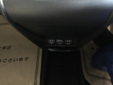 スマートフォンなどの充電に便利なUSBジャック。運転席からも助手席からも使いやすいです。