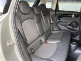 ●後部座席も気になるようなキズ・汚れやへたり等、大きなダメージはなく、良好な状態です。