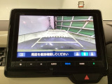 バックモニター付きで、車庫入れやバック時の後方確認をサポート。