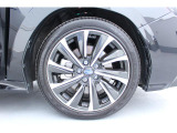タイヤサイズは225/45R18 純正アルミホイール装着です!