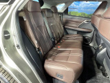 後部座席も気になるようなキズ・汚れやへたり等、大きなダメージはなく、良好な状態です。