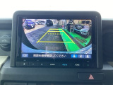 【リアカメラ】運転が苦手な方も車庫入れラクラクです!ギアをリバースに入れれば自動的にモニターが切り換わりますので、面倒な操作は不要です。狭い駐車場もお車を傷つけず安心です!