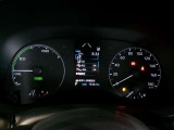 とっても見やすいメーターです。夜間時はラグジュアリーな気分にさせてくれる照明が魅力ですので、夜のドライブも楽しみになりますよ♪