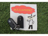 キーフリーシステムになっています。電子キーを携帯しているだけ、それだけでドアのロック開閉からエンジンの始動までできちゃいます♪