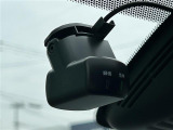 【ドライブレコーダー】映像・音声などの運転中の記録を残します。事故などを起こした起こされた時の証拠になりえますので、もしも時でも安心ですね。