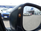 [リヤビークルディテクション]後方からの車の接近もLEDで知らせてくれます