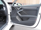 ドアを開けると上質で上品な室内空間が広がり細部までこだわったAudiデザイン性と、物づくりのこだわりを感じて頂けます。詳しくは0078-6002-900146中古車スタッフまで