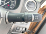 【オートライト】周りの明るさに応じて自動でヘッドライトの点灯・消灯ができる機能です!ライトの付け忘れ・消し忘れなどが無くなり、雨の日や夕方の走行も安心!トンネル通過時も便利ですね♪