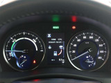 とっても見やすいメーターです。夜間時はラグジュアリーな気分にさせてくれる照明が魅力ですので、夜のドライブも楽しみになりますよ♪