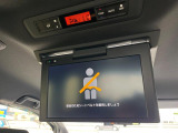 【フリップダウンモニター】大画面モニターで後席でもエンタメをお楽しみいただけます。小さなお子様にも大人気の装備です♪