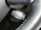 【レーダークルーズコントロール】(全車速追従機能付)付きです。車速に応じて追従支援してくれるので、ロングドライブも快適です。詳細は販売店スタッフまでおたずねください。
