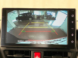 【バックカメラ】 駐車時に車両後方の様子を見ることができるので、運転の不安を軽くします。