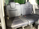 3列目シートはもちろん状態良好☆大人でもゆったりと座って頂けますので、大人数でのお出かけもラクラクです♪ご家族で、気の知れた仲間で、ドライブに行くのが楽しみですね♪