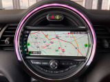 8.8インチ・ワイドカラーのセンター・ディスプレイが中央にございます。
