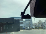 もう無くてはならない、ドライブレコーダーが搭載済みです!あおり運転等の抑制にもなりますし、万が一の時もこれでバッチリ確認できます!