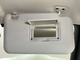 【運転席サンバイザー】鏡が付いているのでメイク直しなどにも便利★