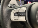 ステアリングにオーディオ操作スイッチが付いています。オーディオ画面に直接タッチしなくても操作が出来ますので、運転に集中できます。
