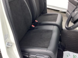 フロントシートです!!セパレートシートなのでお尻をしっかりホールド!!スポーティな運転にも最適です!!