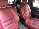 リアシートも厚みのあるシートでホールド感があり、長距離のドライブでも疲れを少なくさせてくれます。