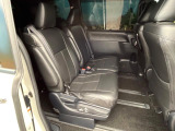 後部座席も気になるようなキズ・汚れやへたり等、大きなダメージはなく、良好な状態です。