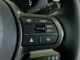 ハンドル右側にはクルーズコントロールのスイッチが装備され運転中の操作も安心して行えます!