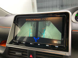 すれ違いも心配ですよね。バックカメラだけでなく、サイドカメラも装備しています。裏道のすれ違いの時なども、活躍してくれます。