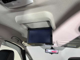 後席モニターが付いていますので後部座席の方もTV、DVDがお楽しみいただけます。