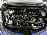 【エンジンルーム】・・・内外装だけでなくこちらもクリーニング済み。 納車までにもう1度しっかり点検いたしますので、安心してお乗りいただけると思います。