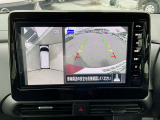 アラウンドビューモニターは車の全方位をカメラで映しだして障害物や人を確認、周りの状況を確認しながら安全に駐車できる便利な装備になります。