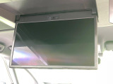 【フリップダウンモニター】大画面モニターで後席でもエンタメをお楽しみいただけます。小さなお子様にも大人気の装備です♪