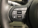 ステアリングにオーディオ操作スイッチが付いています。オーディオ画面に直接タッチしなくても操作が出来ますので、運転に集中できます。