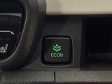 葉っぱマークのECONスイッチ!ONにするだけで、エンジンやエアコンなどを協調制御。燃費の向上に貢献します!