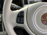 ナビのオーディオ部の音量や選曲、ソース切り替えがハンドルにあるスイッチで操作可能なステアリングオーディオスイッチを装備!