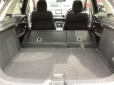 両席ともシートを倒せば広々ラゲッジスペースの完成です!