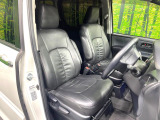 運転席シート廻りは使用感も少なく、良好な状態となっています。丁寧に使われていたことがよくわかりますね。