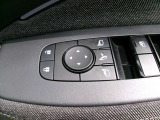 ドアミラーの鏡面の調節、格納は運転席からすべて操作できます!