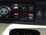 フロント両席にはシートヒーターが付いています!寒い日に便利な装備ですね。