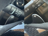 【パドルシフト】ステアリングのパドル操作によるシフトアップ/ダウンが出来るのでマニュアル車感覚のシフトチェンジが楽しめます。