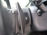 ◆ステアリングパドルシフト『ステアリング裏に備え付けられたパドルによりシフトチェンジを意のままに。スポーティな走りをお求めの方へ。』
