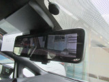 スマートルームミラー。フル乗車+積載時もカメラ画像にて後方確認。心強い味方です☆