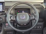 視界の良い運転席、ステアリング周りの画像です。