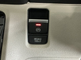 パーキングブレーキはスマートな電子制御式と合わせて渋滞時等にブレーキペダルから足を離しても停車状態を保持してくれるオートブレーキホールド機能で運転が楽になります。スタートはアクセルペダルを踏むだけ