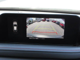 バックカメラを標準装備。駐車場などでの取り回しもスムーズに行っていただけます。