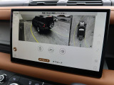 【3Dサラウンドカメラ】周囲の安全確認をアシストする機能です。3D車外ビュー、360&deg;オーバーヘッドビューを 利用して、狭いスペースでも安心、スムーズに運転操作ができます。