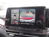 車を上から見下ろしているかのような映像で周囲の状況を確認できるアラウンドビューモニター。狭い駐車場や駐車が苦手な方でも安心。