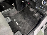 嬉しい純正フロアマット付き♪ 状態も良好です(^^♪