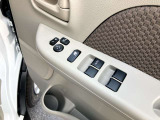 電動格納ドアミラー+全席パワーウィンドウ!運転席はワンタッチ式で、キーオフ後の作動も可能!挟み込み防止機構付で安心です!