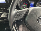 ステアリングにオーディオ操作スイッチが付いています。オーディオ画面に直接タッチしなくても操作が出来ますので、運転に集中できます。